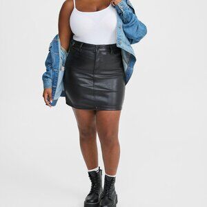 New Torrid Faux Mini Leather Skirt Size 18